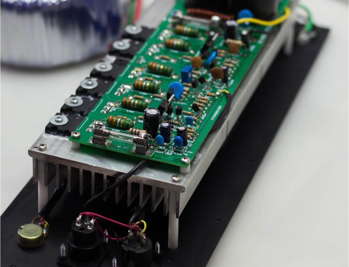 AMPLIFICADOR DE ÁUDIO CLASSE AB DE 1000W RMS - Imagem 2